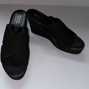 NWOT Donald J Pliner women’s black wedge sandals 9